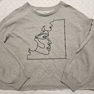 Well Worn ladies gray artistic sweatshirt size XXL
